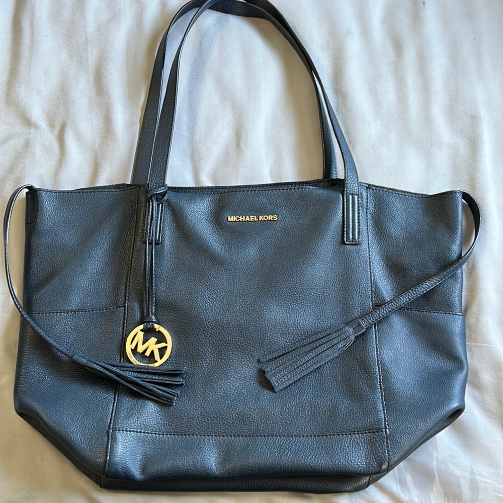 BEAUTIFUL MICHAEL KORS LARGE TOTE / HOBO LEATHER BAG